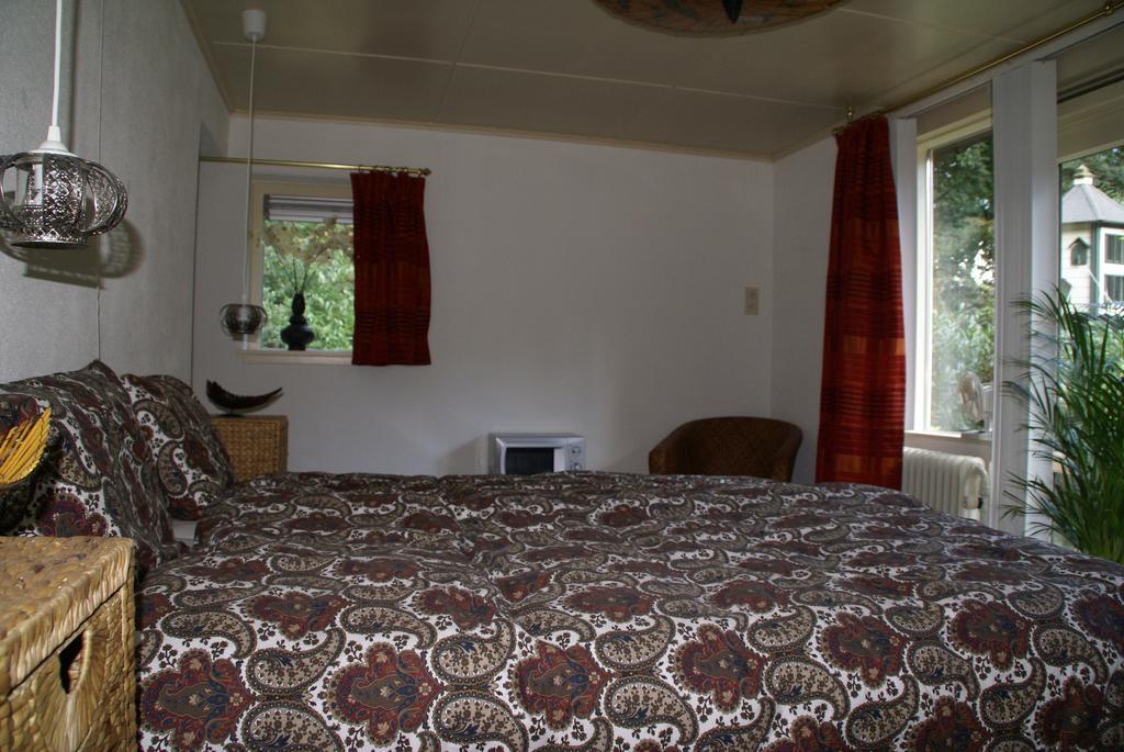 B&B Atelier Maarbeek Хелендорн Стая снимка