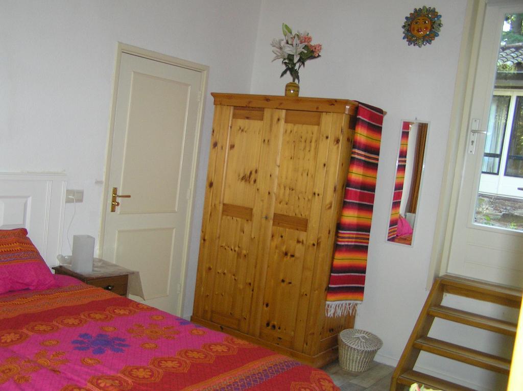 B&B Atelier Maarbeek Хелендорн Стая снимка