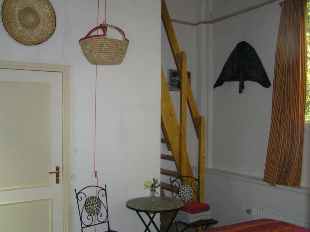 B&B Atelier Maarbeek Хелендорн Стая снимка